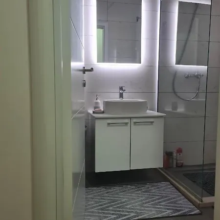 Valentina Apartman *